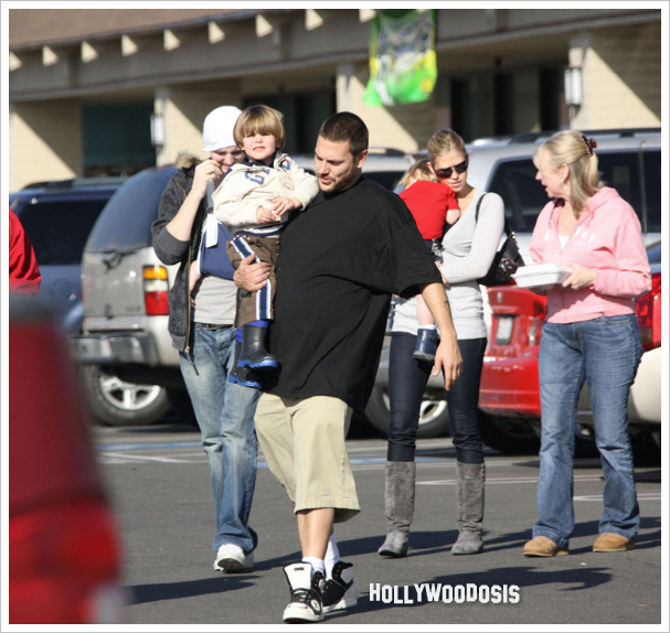 Britney dolida de ver a nueva novia de Kevin paseando con sus hijos Britney dolida de ver a nueva novia de Kevin paseando con sus hijos