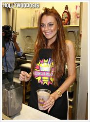 Lindsay Lohan no tiene corpiño, pero si tiene Milkshake propia Lindsay Lohan no tiene corpiño, pero si tiene Milkshake propia