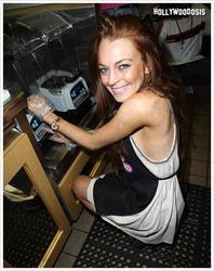Lindsay Lohan no tiene corpiño, pero si tiene Milkshake propia Lindsay Lohan no tiene corpiño, pero si tiene Milkshake propia