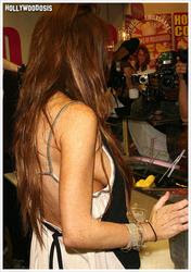 Lindsay Lohan no tiene corpiño, pero si tiene Milkshake propia Lindsay Lohan no tiene corpiño, pero si tiene Milkshake propia