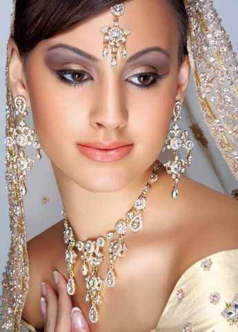 [pakstani briade . latest fashion of pakistan . indian bride . desi girls. mehendi desinge . dulhan dreess for 2011. pk models. paki girls. indian girls (20)[2].jpg]