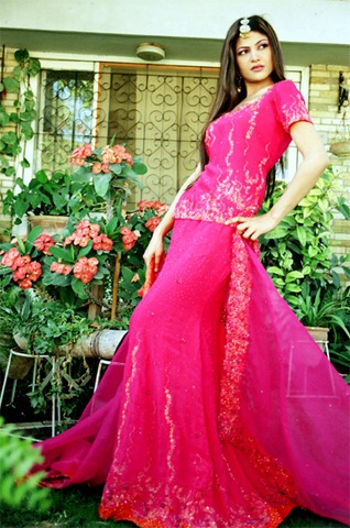 [mahin-erum-lawn-prints fashion for-2011 pk models . desi girls . indian models. pk desi bachi. iman ali. naida husaain . (7)[2].jpg]
