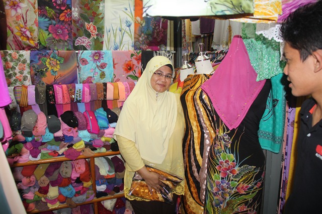 [Ke Pasar Siti Khadijah 25.11.2010 034[2].jpg]