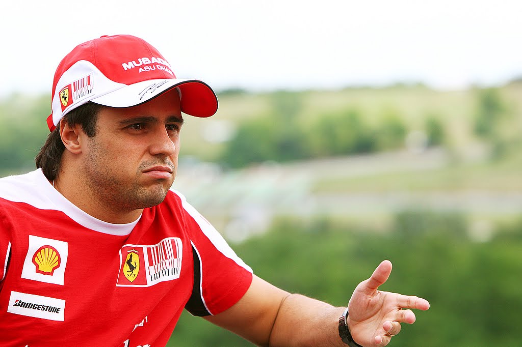 Фелипе Масса дает интервью на Гран-при Венгрии 2010