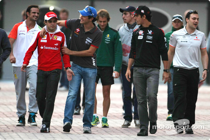 Фелипе Масса Бруно Сенна Лукас ди Грасси и другие гонщики на Гран-при Кореи 2010