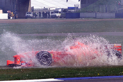 Рубенс Баррикелло и Ferrari в воде