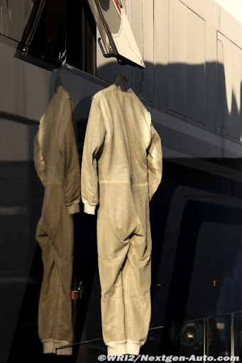 heidfeld_overalls_12feb2011.jpg