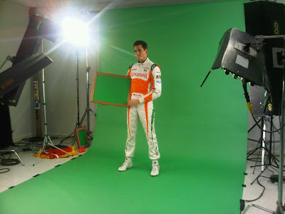 Адриан Сутиль на съемках для рекламы в межсезонье 2010-2011