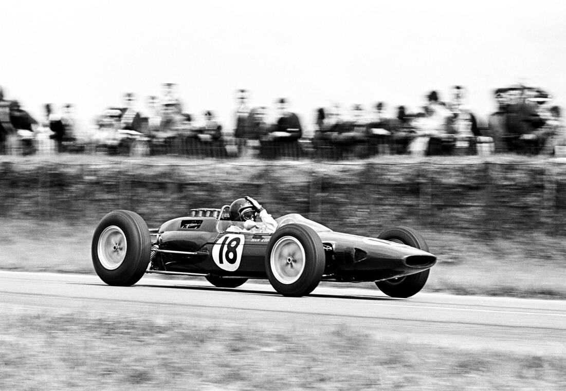 Джим Кларк в Lotus держится за голову на Гран-при Франции 1963