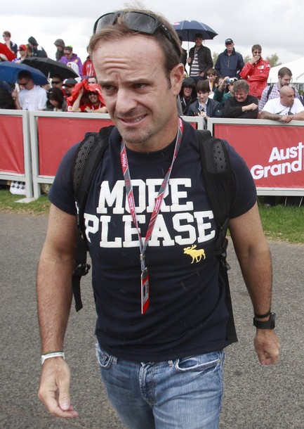 Рубенс Баррикелло в футболке с надписью More Please на Гран-при Австралии 2011