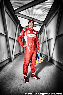 стена в гараже Ferrari с Фернандо Алонсо