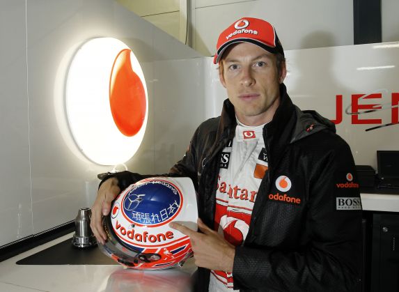 шлем Дженсона Баттона с поддержкой Японии на Гран-при Австралии 2011