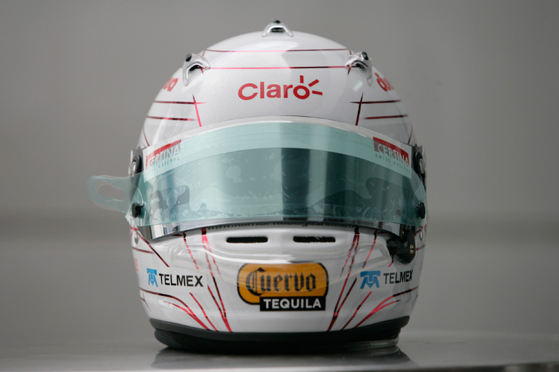 шлем Камуи Кобаяши в поддержку Японии спереди на Гран-при Малайзии 2011
