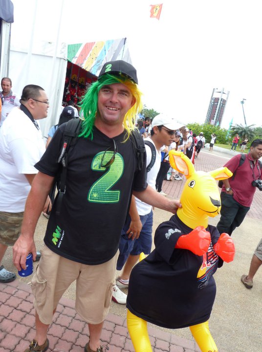 болельщик Марка Уэббера с кенгуру на Гран-при Малайзии 2011
