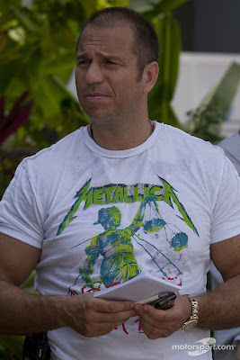 немецкий репортер Кай Абель в футболке Metallica на Гран-при Малайзии 2011