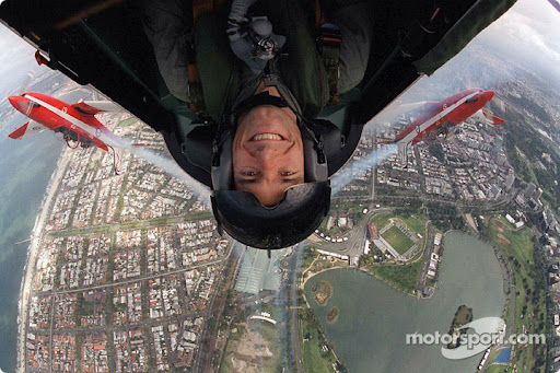 Mark_Webber_flying_over_Albert_Park_aus02.jpg