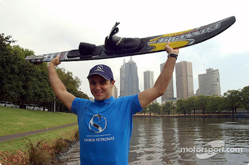 Massa_water_skiing_on_Yarra_River_3_aus02.jpg