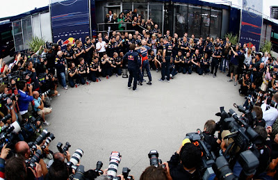 Red Bull отмечают победу на Гран-при Турции 2011
