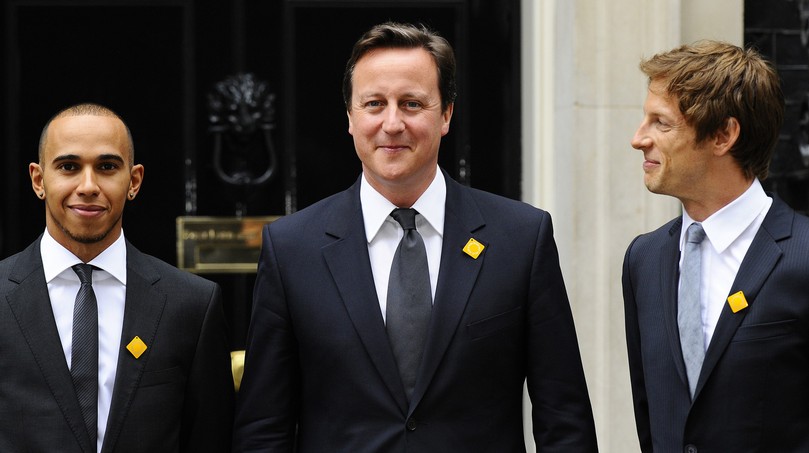 Дженсон Баттон и Льюис Хэмилтон на встрече с Дэвидом Кэмероном в Лондоне на Даунинг-стрит 11 мая 2011