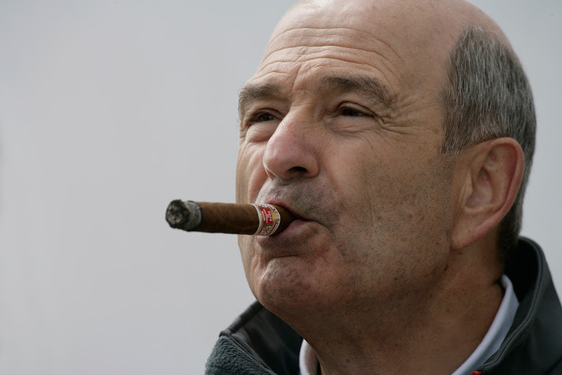 Петер Заубер с сигарой на Гран-при Турции 2011