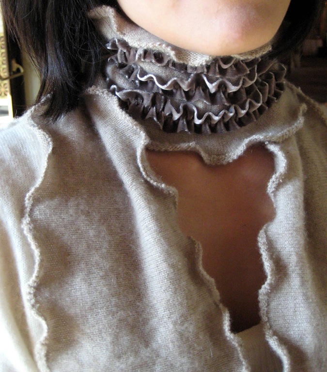 [neck scarf cropped tight[3].jpg]