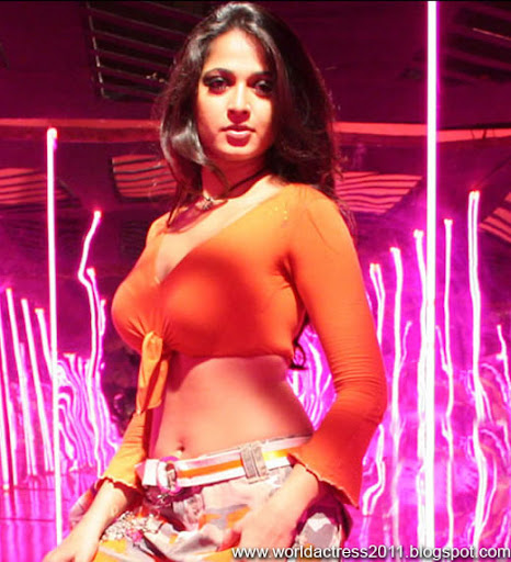 Anushka,2011,News,Latest,Event,Hot,breast