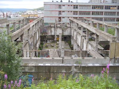 建設を途中でやめたコンクリートの建物