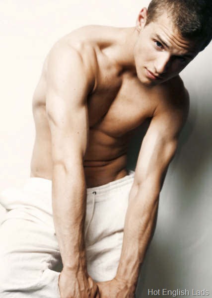 [Freddie Stroma1[3].jpg]