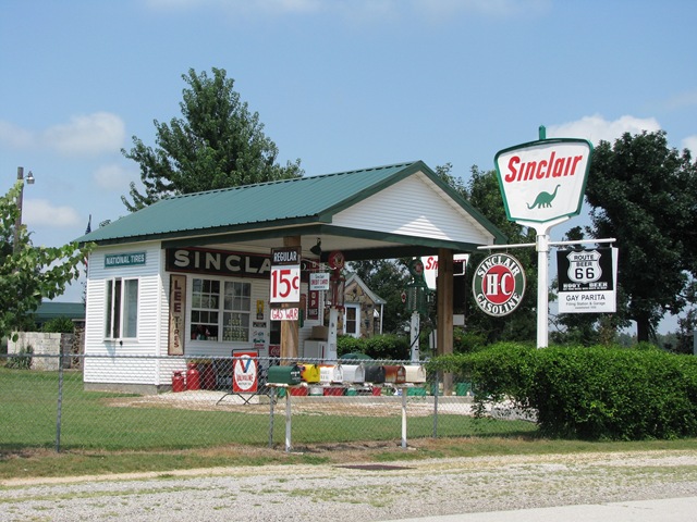 [159 Rte 66 Gary's Sinclair Station at Gay Parita MO[2].jpg]