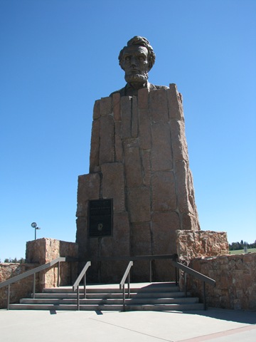 [1334 Lincoln Monument at Summit Rest Area  I 80 WY[2].jpg]