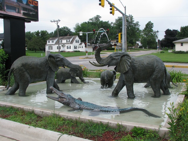 [0275 Elephant Fountain Marshalltown IA[2].jpg]