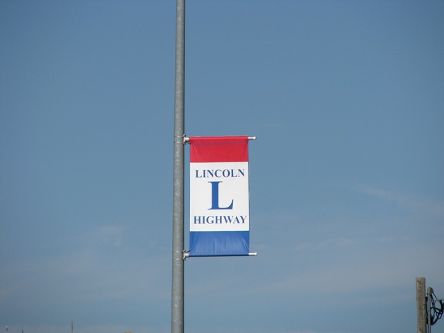 [1669 Lincoln Highway Banners in Evanston Wy[2].jpg]