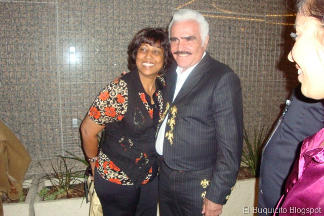 [mami_con_vicente_fernandez1[2].jpg]