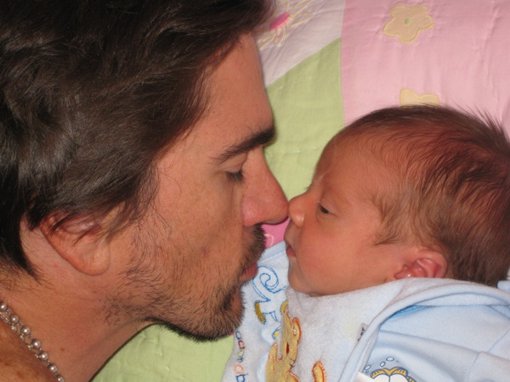 Juanes publica Foto de su hijo Dante en Twitter