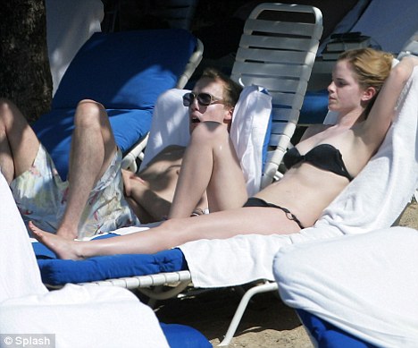 Emma Watson en Bikini NO sonríe
