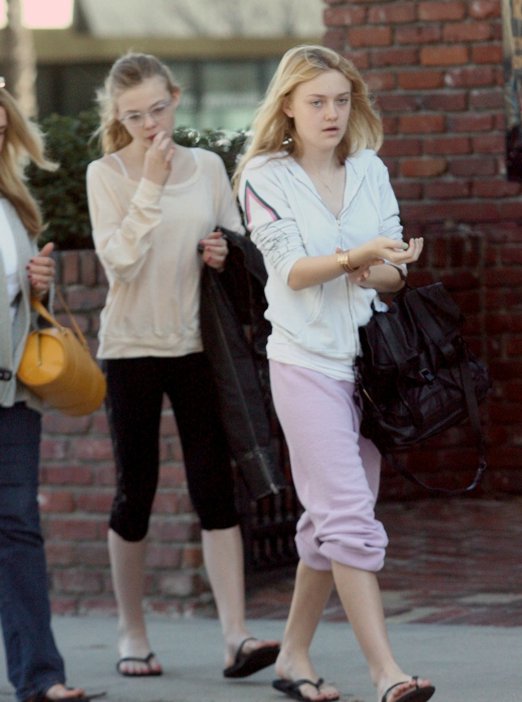 %Lady Gaga Justin Bieber Dakota y Elle Fanning: Listas para la Noche buena