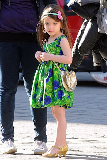 LA HIJA DE TOM CRUISE CAMBIA LOS VESTIDOS POR EL PIJAMA