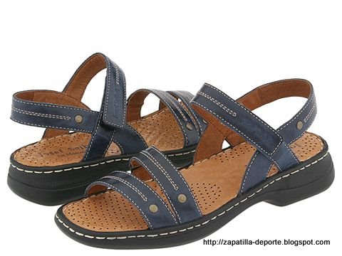 Worn slippers:X083-884457