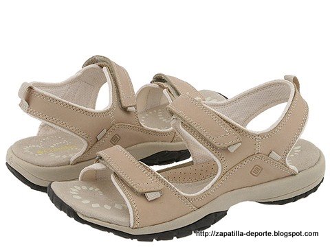 Worn slippers:L981-884545