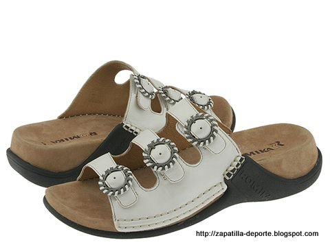 Worn slippers:Worn884696