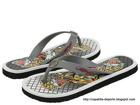 Worn slippers:slippers-885630
