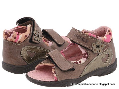 Worn slippers:worn-884150