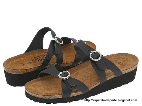 Worn slippers:slippers-884297