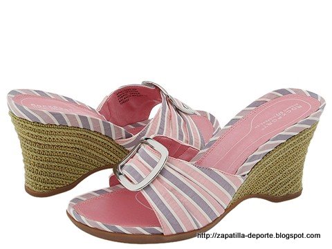 Worn slippers:worn-884351