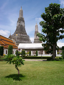 At Wat Arun (Thailand, 2011) At Wat Arun (Thailand, 2011)
