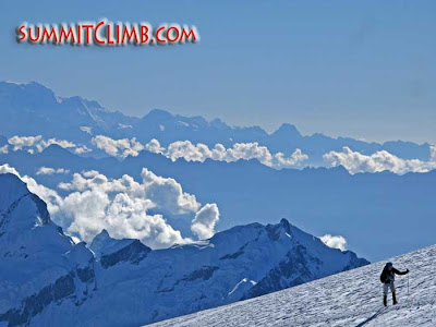 Toward Summit, 6300 m (Courtesy of SummitClimb)