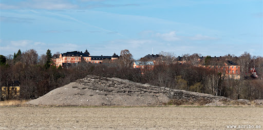 Snöhögen på Kungsängen, april