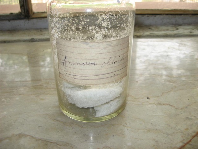 [ammonium chloride specimen[2].jpg]