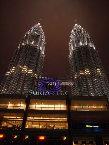 KL%20Petronas%20Nacht.jpg