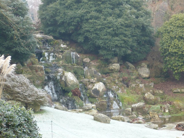 [waterfall of icileles[3].jpg]